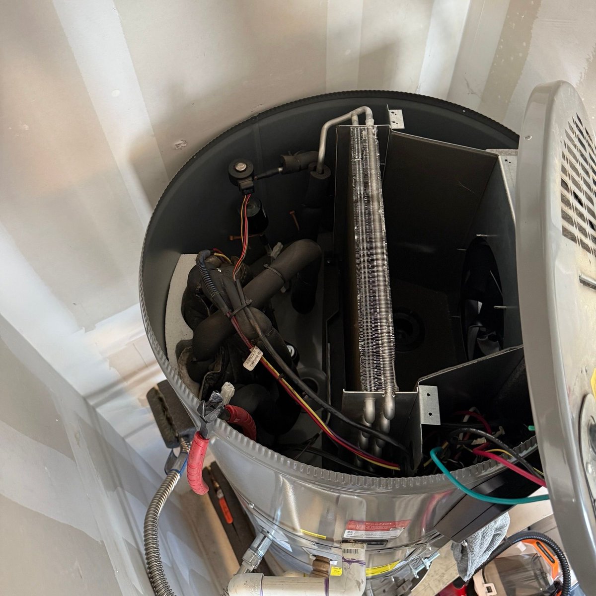 TCWaterHeaters's tweet photo. Heat pumps are the newest technology in the water heating space. It’s a great way to keep yourself on your toes and learning new things. #TCWH #TriCountyWaterHeaters #highefficiently https://t.co/JfMvdIXMHE