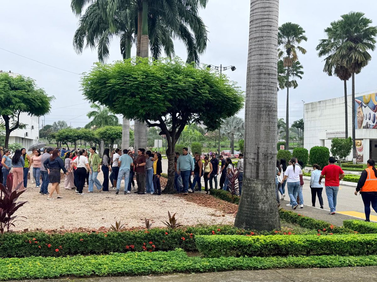 HUniversitarioG's tweet photo. Participamos con éxito en el 16.º Simulacro Cantonal de Sismo de Guayaquil. Como institución médica, nos sumamos a este esfuerzo masivo junto a más de 1.200 entidades públicas y privadas para fortalecer la cultura de prevención en la ciudad. https://t.co/XZdzh4I8VG
