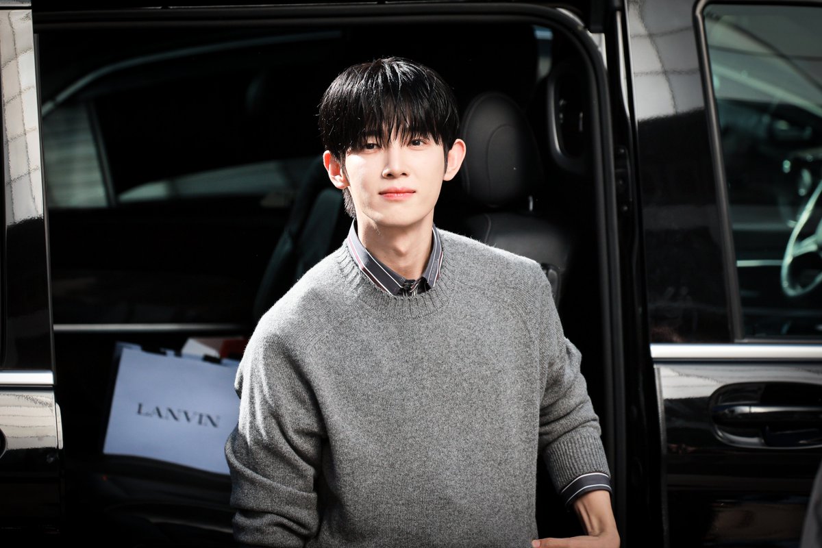 siwoo_krfn's tweet photo. 띠우 어린이 소풍 가는 날.jpg

PARK SIWOO AT LANVIN PFWSS27  
#PARKSIWOOxLANVIN 
#LANVINPFWSS27
#PARKSIWOO https://t.co/G7GKaVDN5b