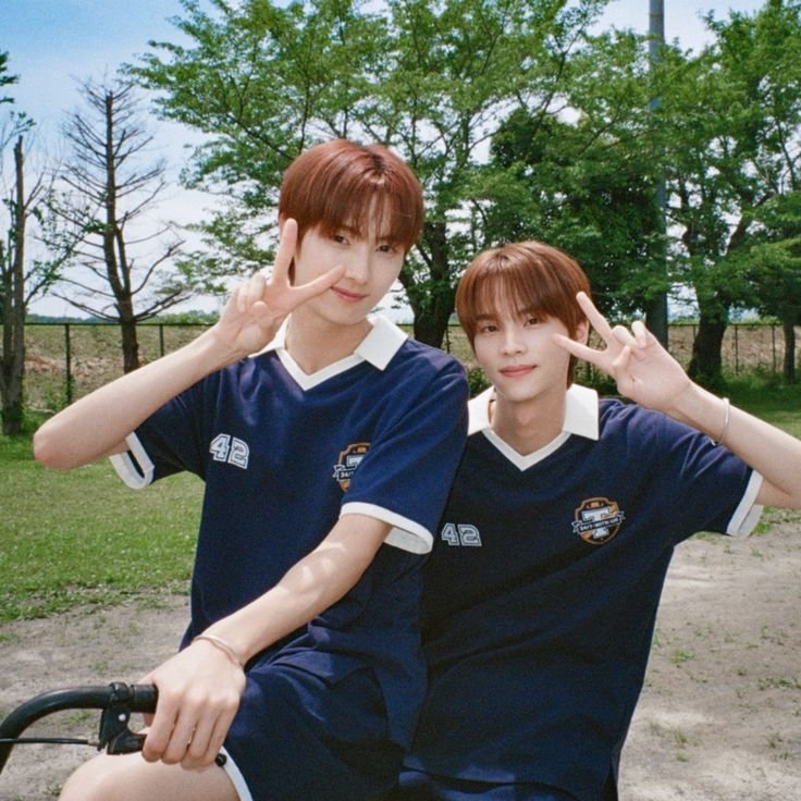 ttokiiw's tweet photo. กูชอบรูปนี้มาก ดูก็รู้ว่าแอบคบกัน https://t.co/eQI3yTGfG1