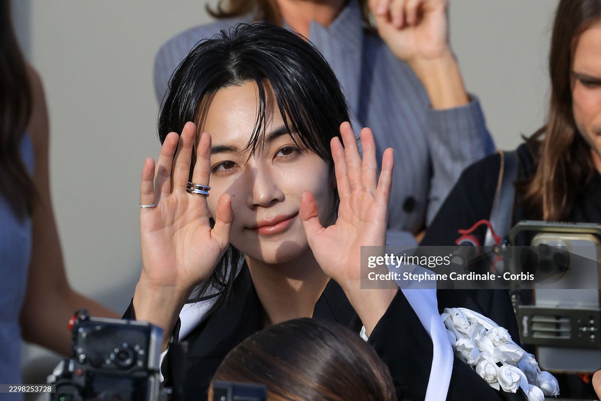 jeonghannisms's tweet photo. GETTY IMAGES CURSE IS SCARED OF JEONGHAN. https://t.co/078OM0qmmJ