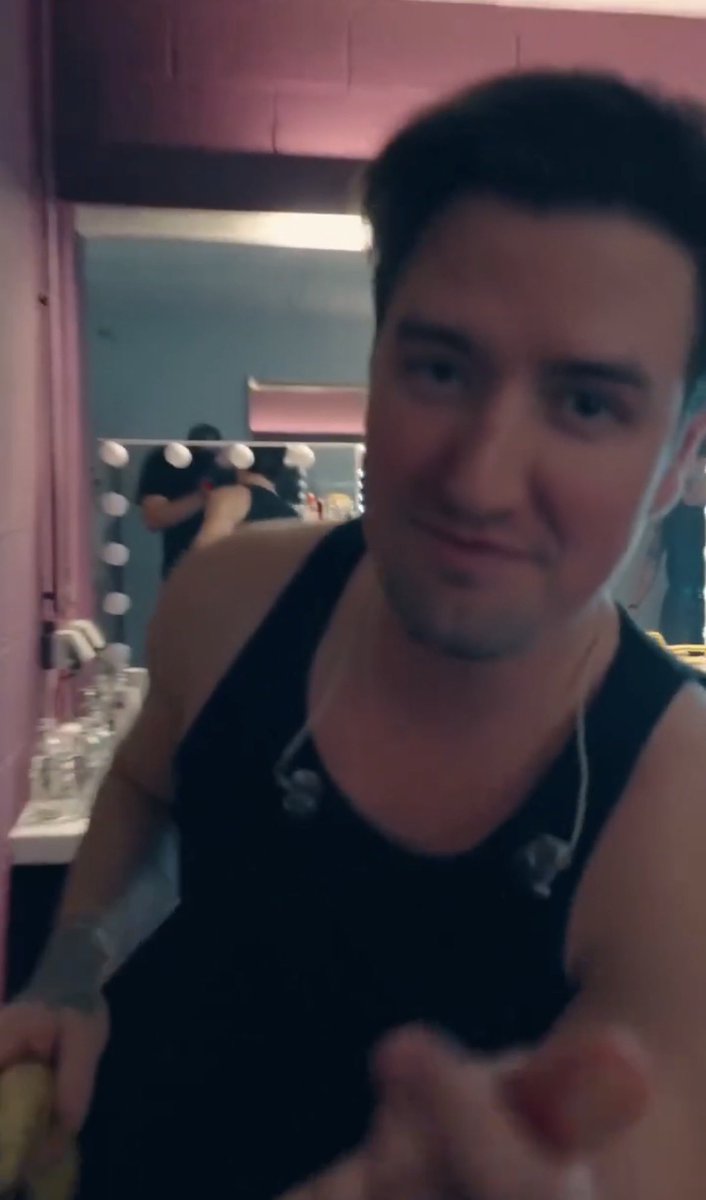 katiboo24's tweet photo. Todays Logan photo of the day https://t.co/A8ret55XIu