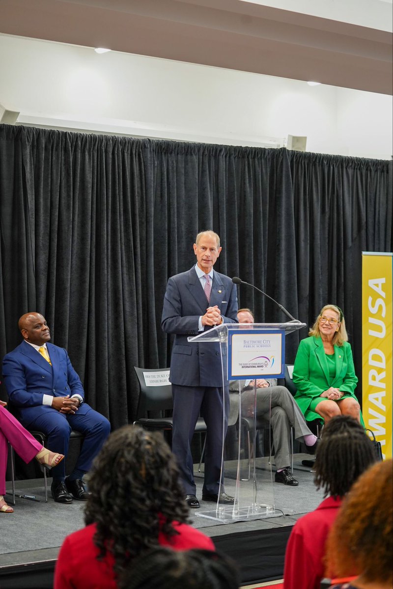 RoyalFamily's tweet photo. 🇺🇸 The Duke of Edinburgh has visited the United States of America to celebrate the relationship between the US and the UK, with a particular focus on shared interests around youth empowerment and opportunity, and the arts.

📍 In New York, The Duke joined representatives from the city’s cultural sector at the Metropolitan Opera.

📍 In Baltimore, HRH visited Western High School - the oldest all-girls public high school in the US - as they become a new Duke of Edinburgh International Award partner school.

📍While in Washington DC, in recognition of the year of America 250 celebrations, The Duke of Edinburgh visited Mount Vernon to tour the new education centre, meet supporters and historians and lay a wreath at the tomb of George Washington. 

Later, The Duke joined guests from the arts, heritage and education sectors at the British Ambassador’s residence for The King’s Birthday Party.