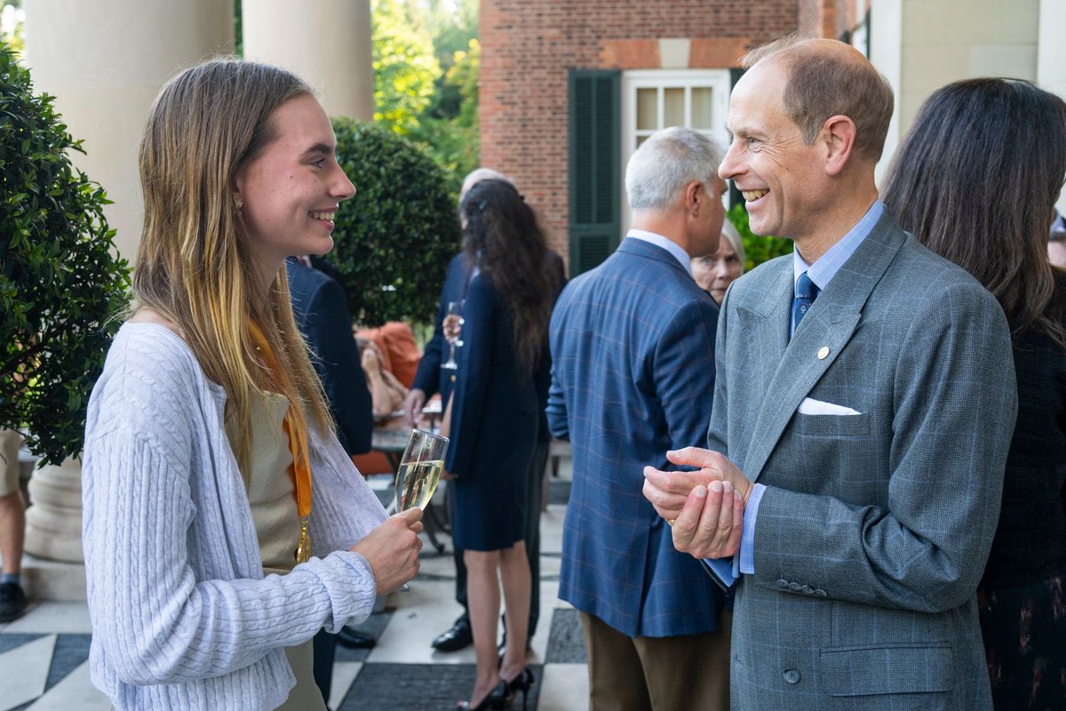 RoyalFamily's tweet photo. 🇺🇸 The Duke of Edinburgh has visited the United States of America to celebrate the relationship between the US and the UK, with a particular focus on shared interests around youth empowerment and opportunity, and the arts.

📍 In New York, The Duke joined representatives from the city’s cultural sector at the Metropolitan Opera.

📍 In Baltimore, HRH visited Western High School - the oldest all-girls public high school in the US - as they become a new Duke of Edinburgh International Award partner school.

📍While in Washington DC, in recognition of the year of America 250 celebrations, The Duke of Edinburgh visited Mount Vernon to tour the new education centre, meet supporters and historians and lay a wreath at the tomb of George Washington. 

Later, The Duke joined guests from the arts, heritage and education sectors at the British Ambassador’s residence for The King’s Birthday Party.