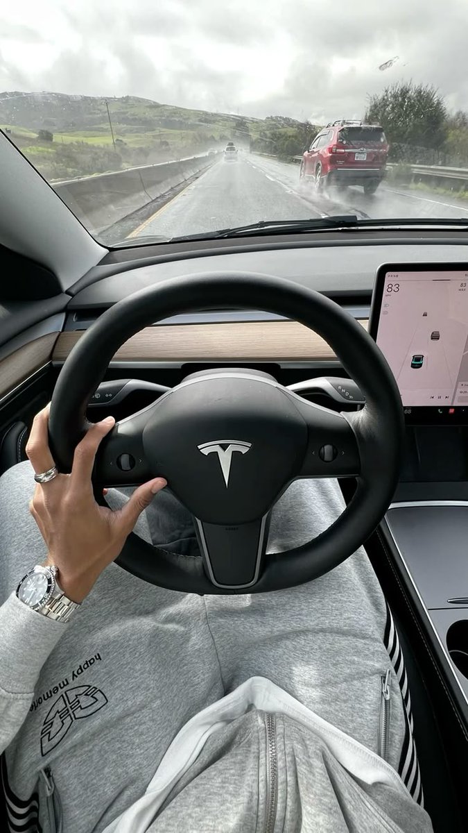 TeslaModel2513's tweet photo. riding model 3 https://t.co/kE3AcFSUDc