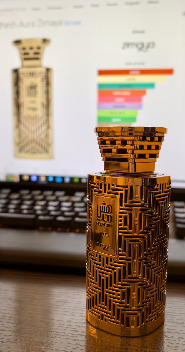 Perfumeclinic's tweet photo. عطر مدهش أورا من زيمايا
Modhesh Aura By Zimaya
عطر شرقي خشبي عنبري  
على خط عطر
 JPG Le Male Elixir
ولكن اقل عسلية وتبغية واكثر فاكهية وانتعاشا

مناسب أكثر للأجواء المسائية المعتدلة أو الباردة

افتتاحية أروماتيكية منعشة ونظيفة مع لمسة خشبية مبكرة تعطي الافتتاحية بعض الجفاف والتوازن (الخزامى ، النعناع ، البرغموت ، الاخشاب)
مرورا بقلب عنبري راتنجي دافئ (البنزوين ، العنبر ، الهيل )مع لمسة فاكهية حلوة بسيطة(الاناناس ) ليستقر العطر على قاعدة فا��يليه كريمية دافئة مع لمسات بودرية أروماتيكية تابلية بسيطة ( الفانيلا ، حبوب التونكا ، المسك )
ظهور الايحاء  العسلي التبغي بسيط وناتج من تداخل القلب والقاعدة

#عطر_المساء
#رابطة_عشاق_العطور