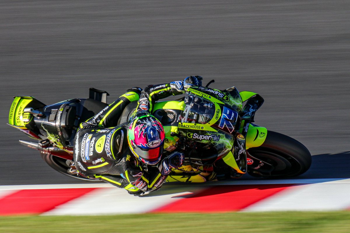 MotchyT355's tweet photo. 2026 MOTOGP JAPANESE GP🇯🇵
金曜日FP
小椋藍選手はスペシャルヘルメット!
お父さんが使っていたヘルメットのデザインをアレンジしたらしい☺️
#小椋藍 #aiogura #japanese GP
#motogp #aprilia https://t.co/XyIQCn8N4w
