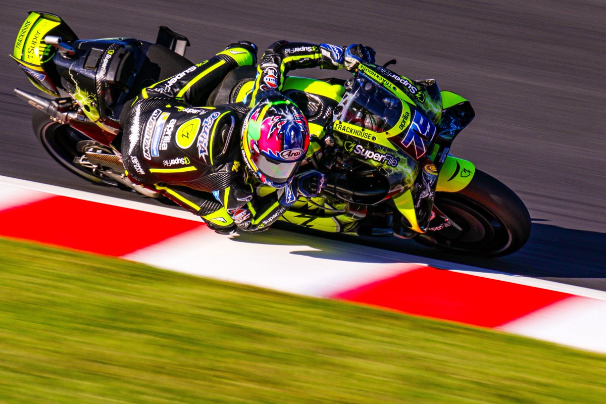 MotchyT355's tweet photo. 2026 MOTOGP JAPANESE GP🇯🇵
金曜日FP
小椋藍選手はスペシャルヘルメット!
お父さんが使っていたヘルメットのデザインをアレンジしたらしい☺️
#小椋藍 #aiogura #japanese GP
#motogp #aprilia https://t.co/XyIQCn8N4w