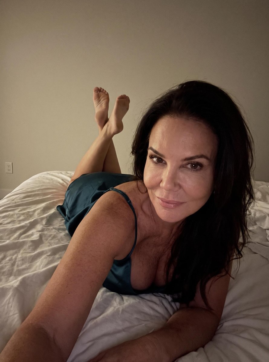 hazecrush11028's tweet photo. still sexy at fifty five yes or no? https://t.co/fWVxIZRkac