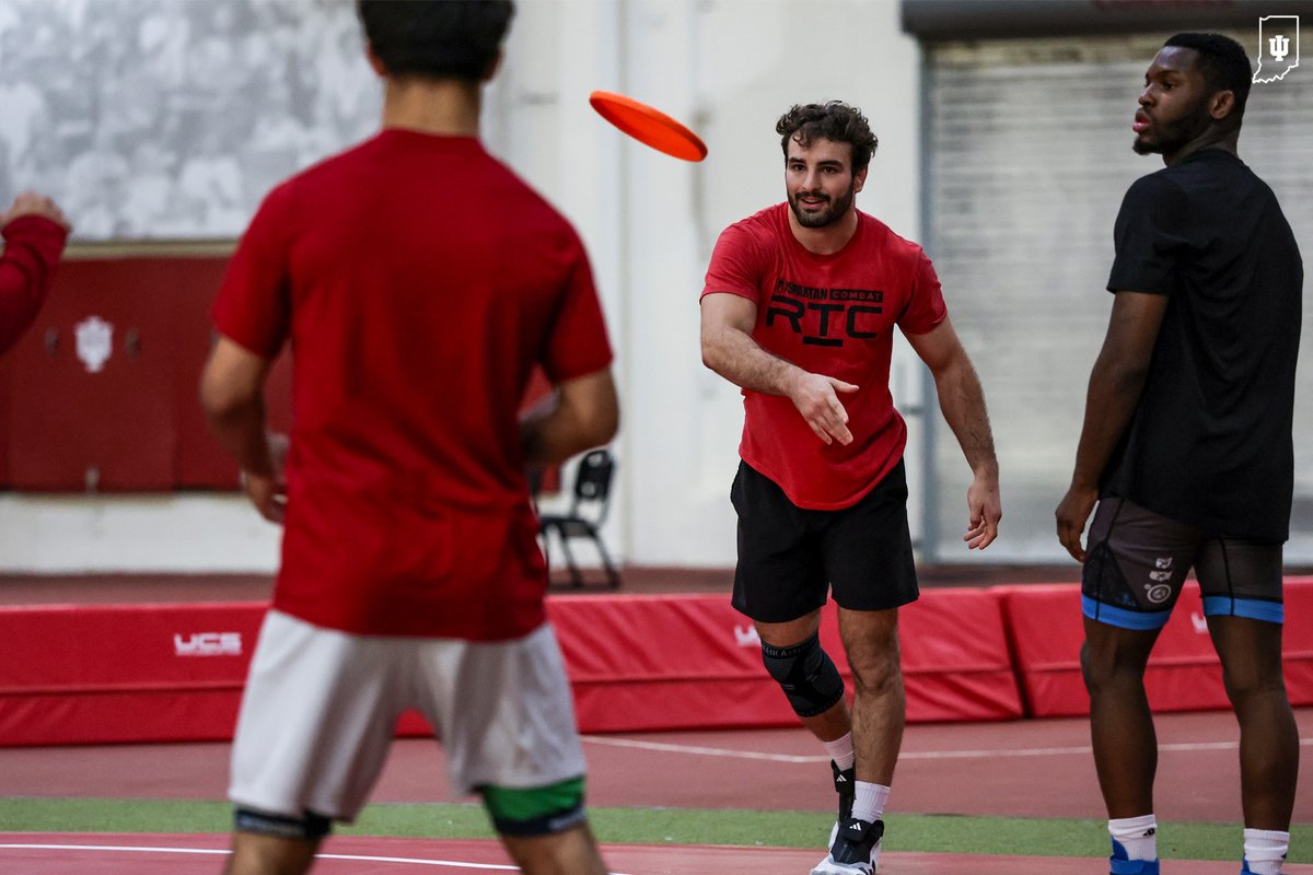 IndianaWR's tweet photo. Frisbee fun to warm up. 🥏 https://t.co/F6xtz9Lei3