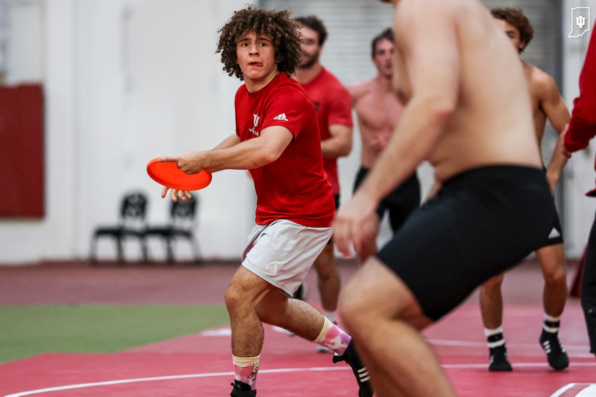 IndianaWR's tweet photo. Frisbee fun to warm up. 🥏 https://t.co/F6xtz9Lei3