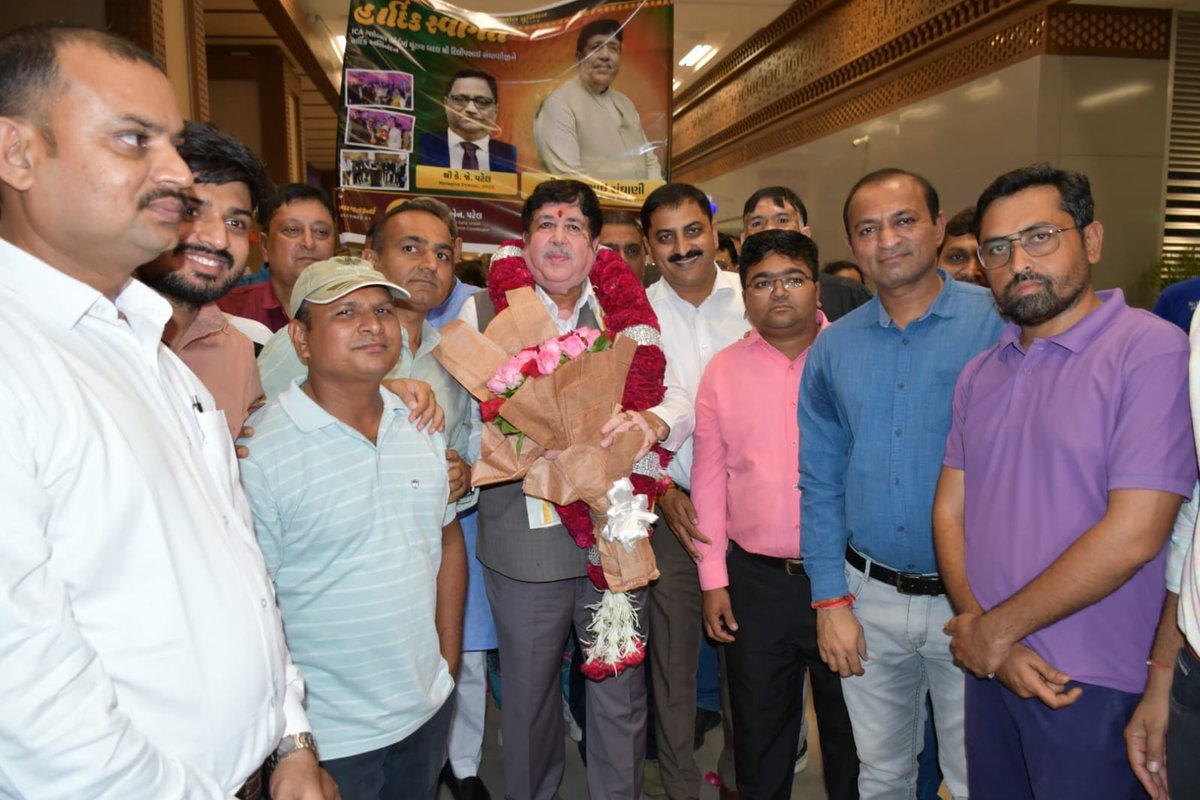 Dileep_Sanghani's tweet photo. ICA ग्लोबल बोर्ड में निदेशक निर्वाचित होने के पश्चात अहमदाबाद में प्रथम आगमन पर विमानतल पर सहकारी कार्यकर्ताओं ने स्नेहपूर्ण स्वागत एवं आत्मीय अभिनंदन किया। https://t.co/uorKCb8m6o