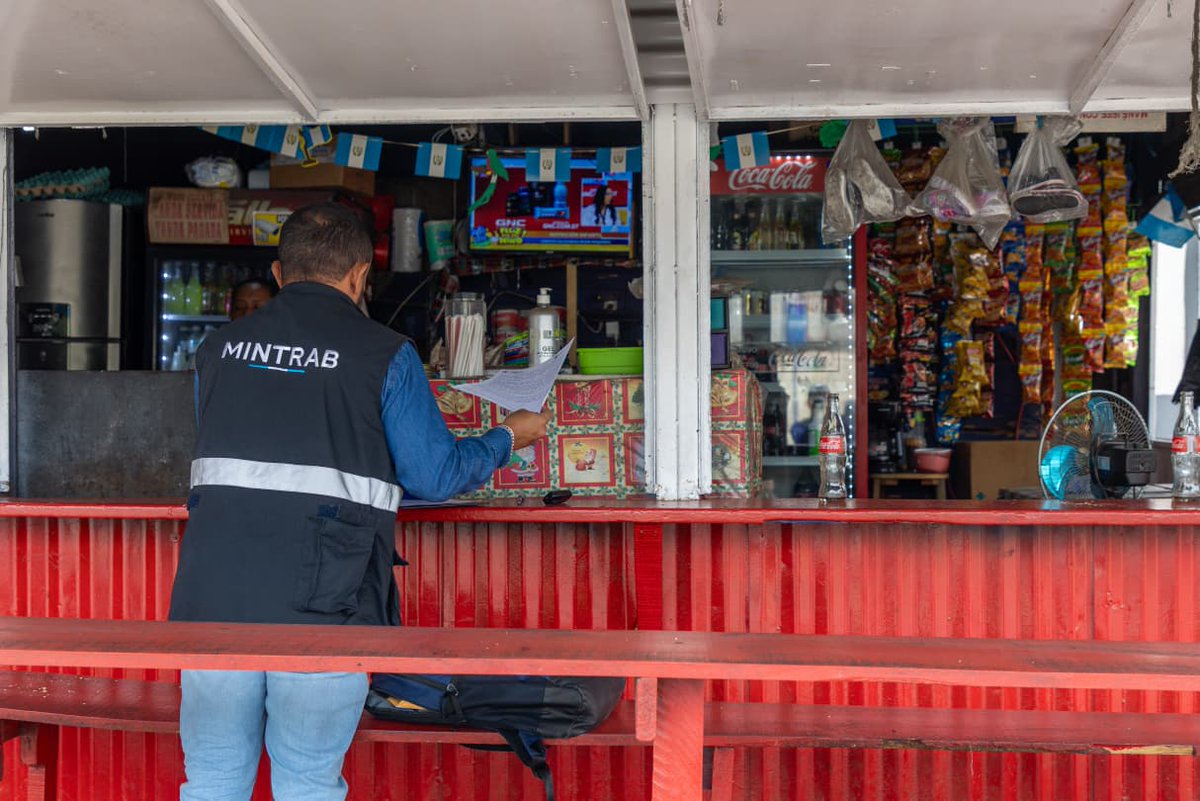 MINTRABAJOGuate's tweet photo. 𝐏𝐑𝐄𝐕𝐄𝐍𝐂𝐈𝐎́𝐍 𝐃𝐄𝐋 𝐓𝐑𝐀𝐁𝐀𝐉𝐎 𝐈𝐍𝐅𝐀𝐍𝐓𝐈𝐋
La #IGT realizó operativos de verificación en zona 17 de la Ciudad de Guatemala, como parte de las acciones permanentes para la prevención del trabajo infantil y la vigilancia del cumplimiento de la normativa laboral. https://t.co/l6OVLAUFfp