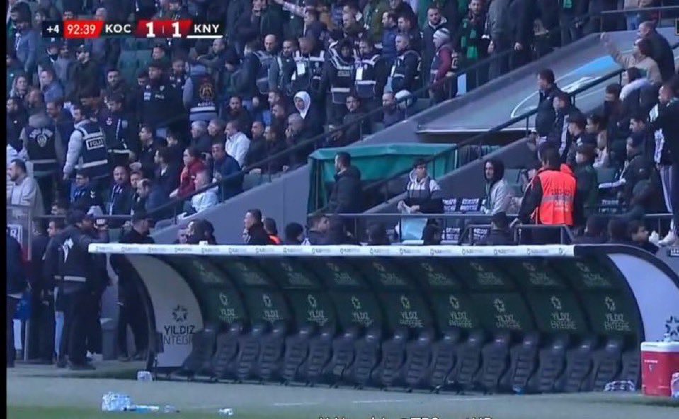 asosizmitli's tweet photo. Kocaelispor kim diye soran olursa süper denen ligin hasan tahsini dersiniz https://t.co/aebWlScGhF