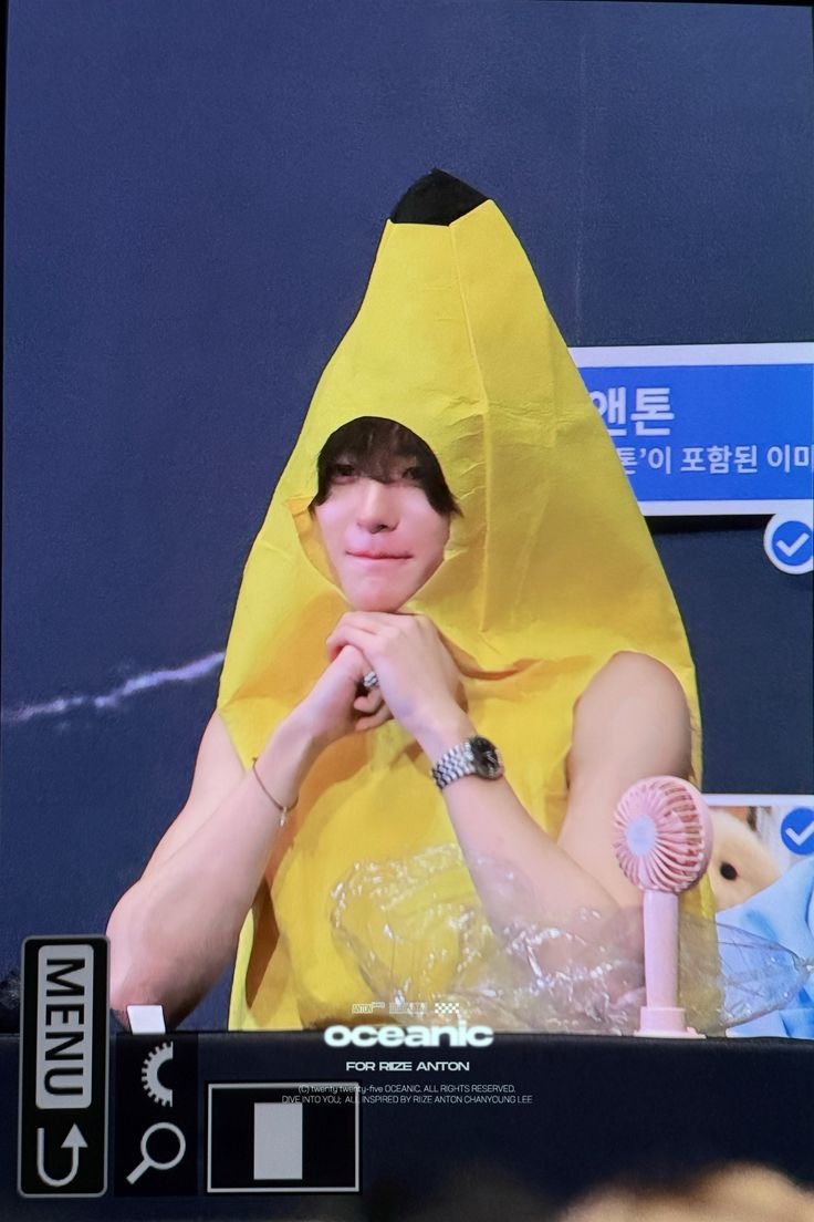 antonugu's tweet photo. need this banana https://t.co/QnX0ectQtI