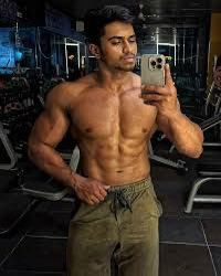 Aavhano6cj's tweet photo. @viktoriarprt @chelziia Unless either of your husbands look like this you can’t go after my people https://t.co/SMxLMx1DQy