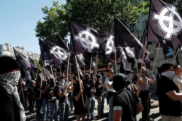 VodkCranberry_'s tweet photo. @Amnou__ la police manifeste tqt : https://t.co/vEX6zUPICW