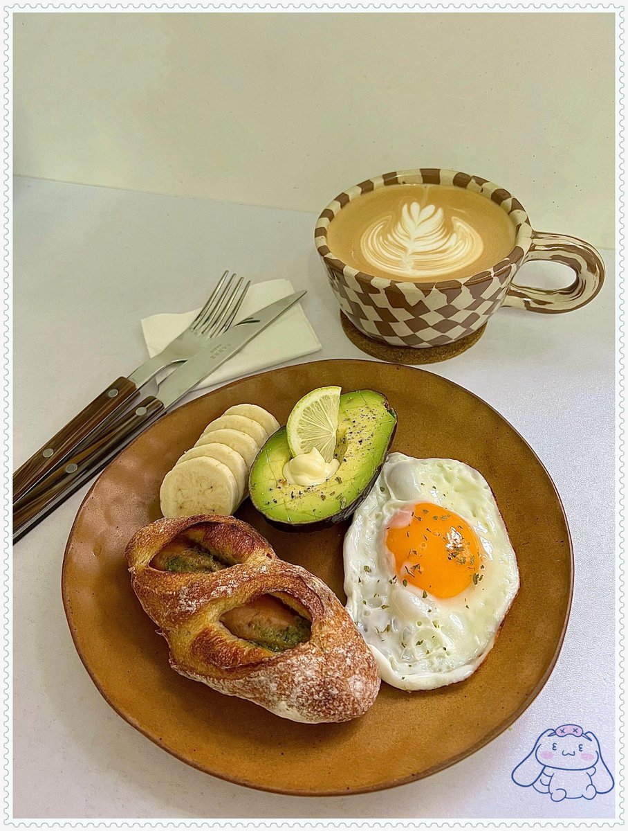 JordynGuppul's tweet photo. Hoy me preparé un desayuno delicioso: café con leche y pan tostado con aguacate, ideal para empezar el día. https://t.co/ceFtNIR2Z7