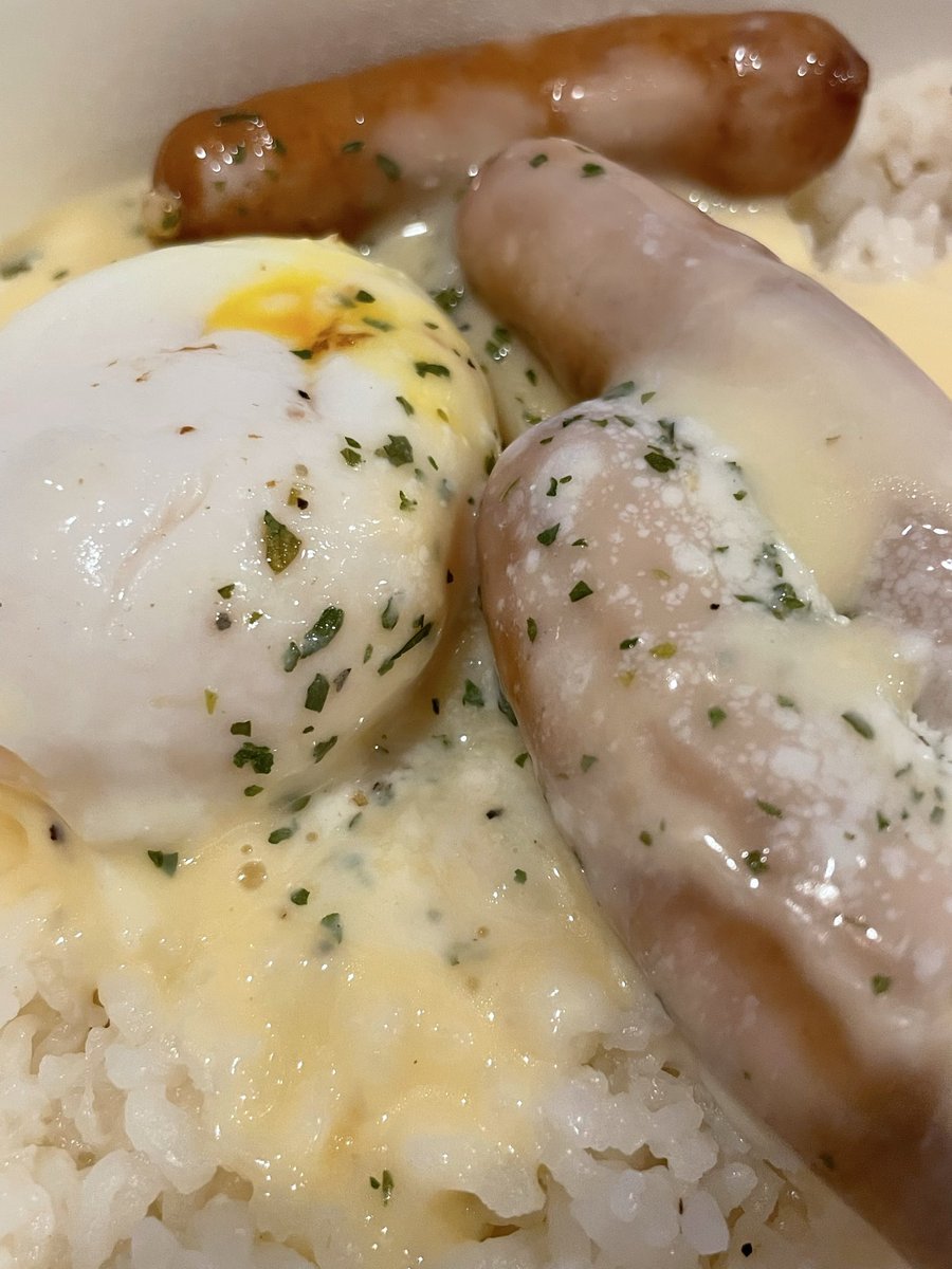 Hinataa_suba's tweet photo. やばい飯を食ってる https://t.co/H71uby2ZLG