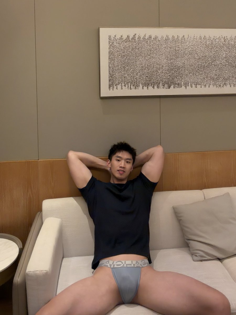 StrawberrySS98's tweet photo. 【真诚发问】有人出去野裸吗？（南京上海杭州……）主要还是以拍照为目的那种🙊#野裸 https://t.co/u5jDgMAmCe