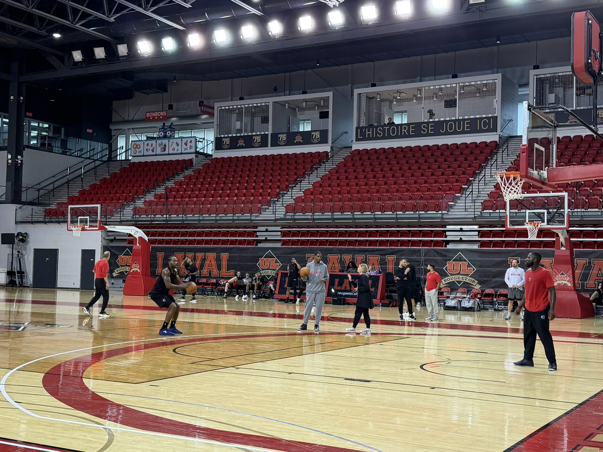 JLew1050's tweet photo. The last player on the court after the Raptors’ (light) practice today: Kawhi Leonard https://t.co/FM7JdDF7re