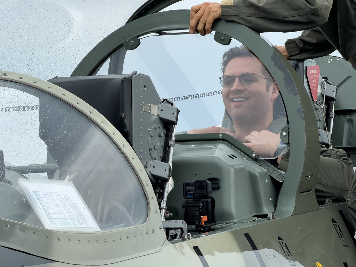 Bricky's tweet photo. I can finally talk about this once in a lifetime experience.

@BandaiNamcoUS and @AceCombatGames  were so incredibly cool and Kono San just RADIATES love for this. 

It’s no doubt why he’s the man behind this game it is palpable. I’ll have a video soon 🛩️ https://t.co/YJcAQvTSdj