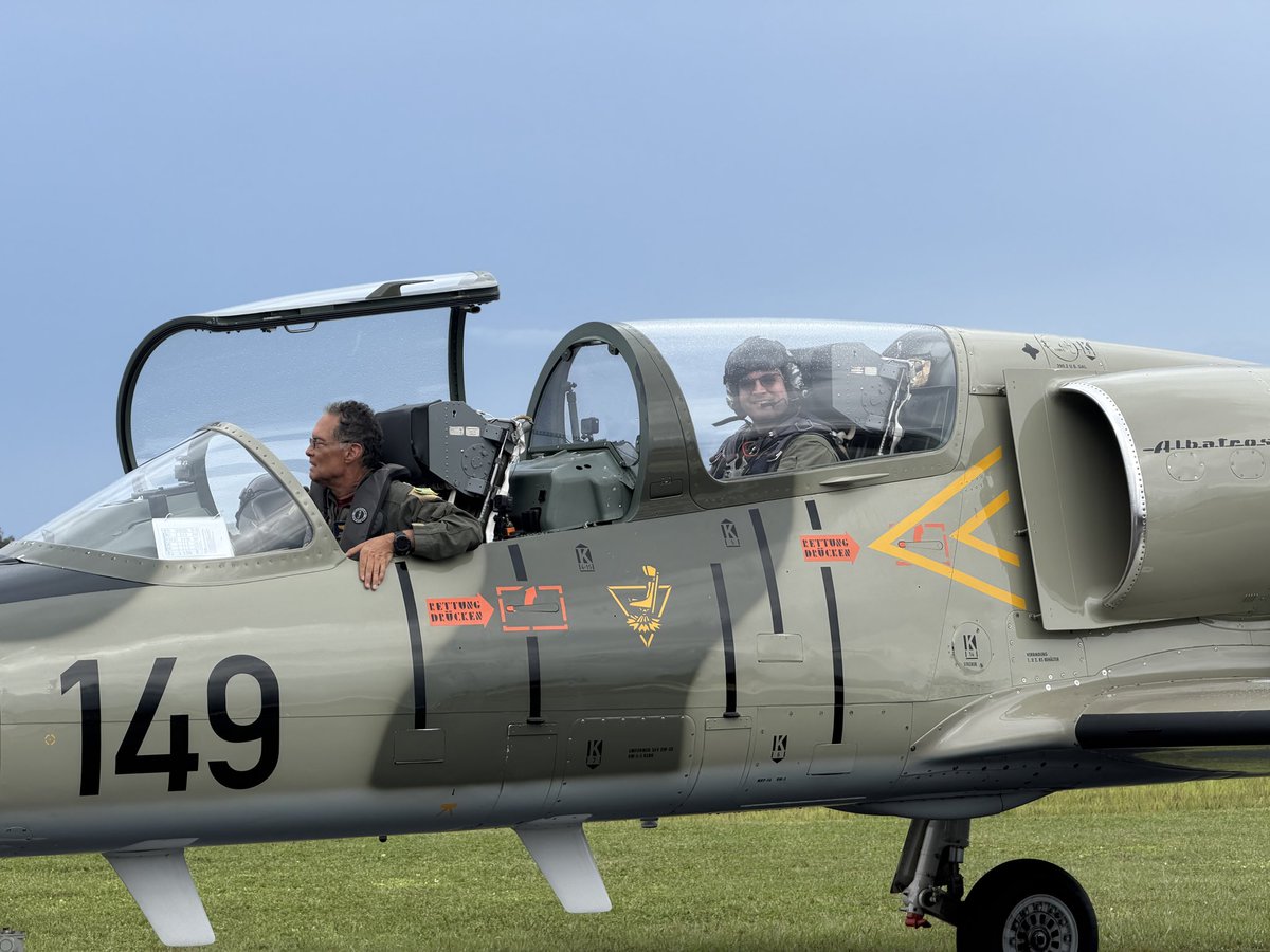 Bricky's tweet photo. I can finally talk about this once in a lifetime experience.

@BandaiNamcoUS and @AceCombatGames  were so incredibly cool and Kono San just RADIATES love for this. 

It’s no doubt why he’s the man behind this game it is palpable. I’ll have a video soon 🛩️ https://t.co/YJcAQvTSdj