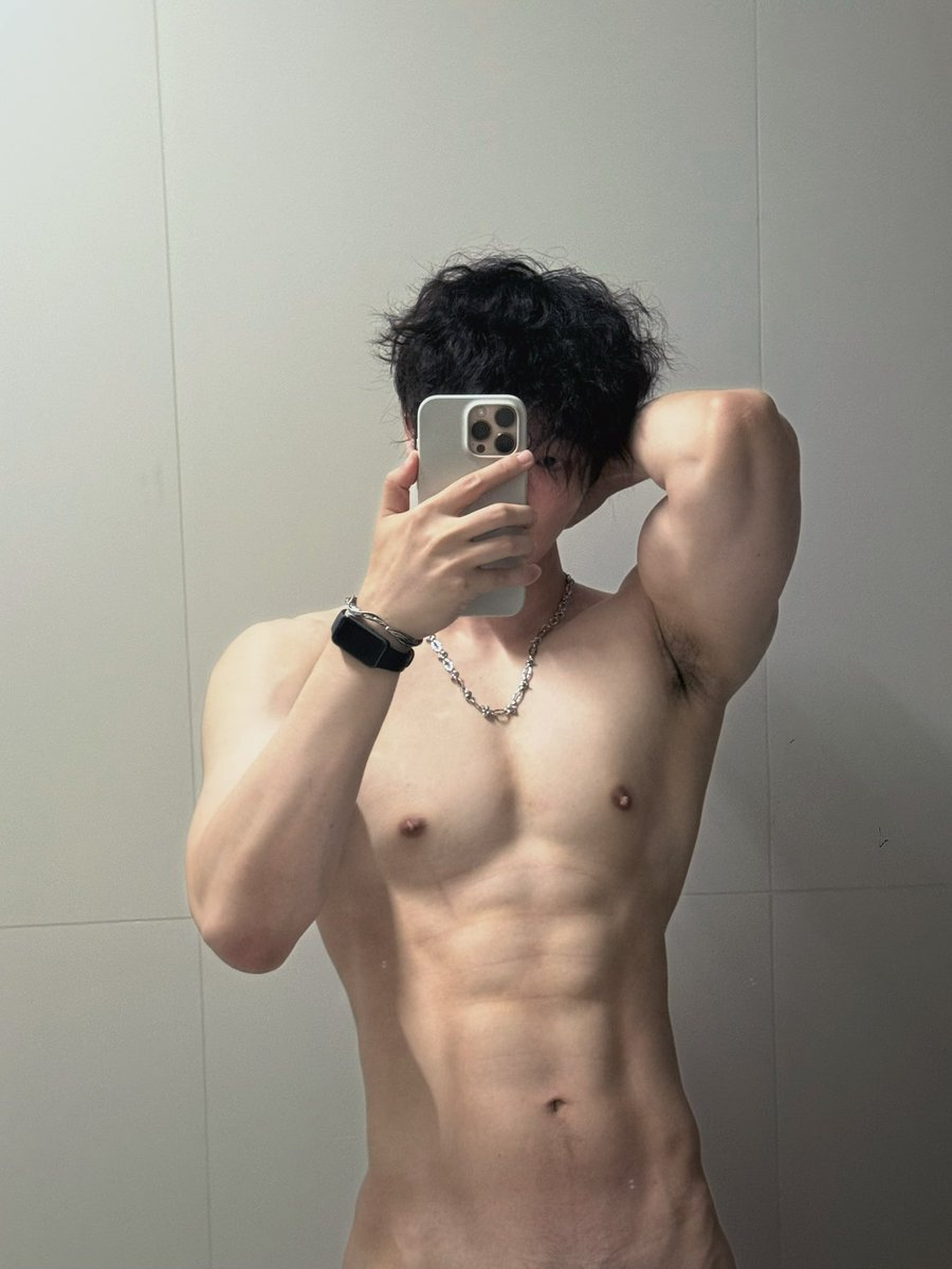 wingxxypa's tweet photo. 他也会接吻时故意咬着你舌头不松口吗 也会睁着眼看你亲他时投入的样子吗 https://t.co/IYE7u92olD