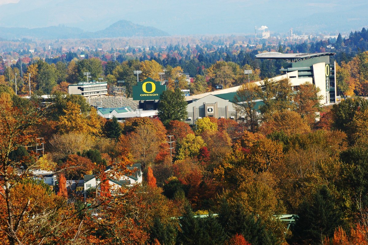 GoDucksnet's tweet photo. Don't cry because summer is over
Be happy you're not a UW or USC fan this Autumn
We run the #BestCoast https://t.co/FFeg6BNjl9
