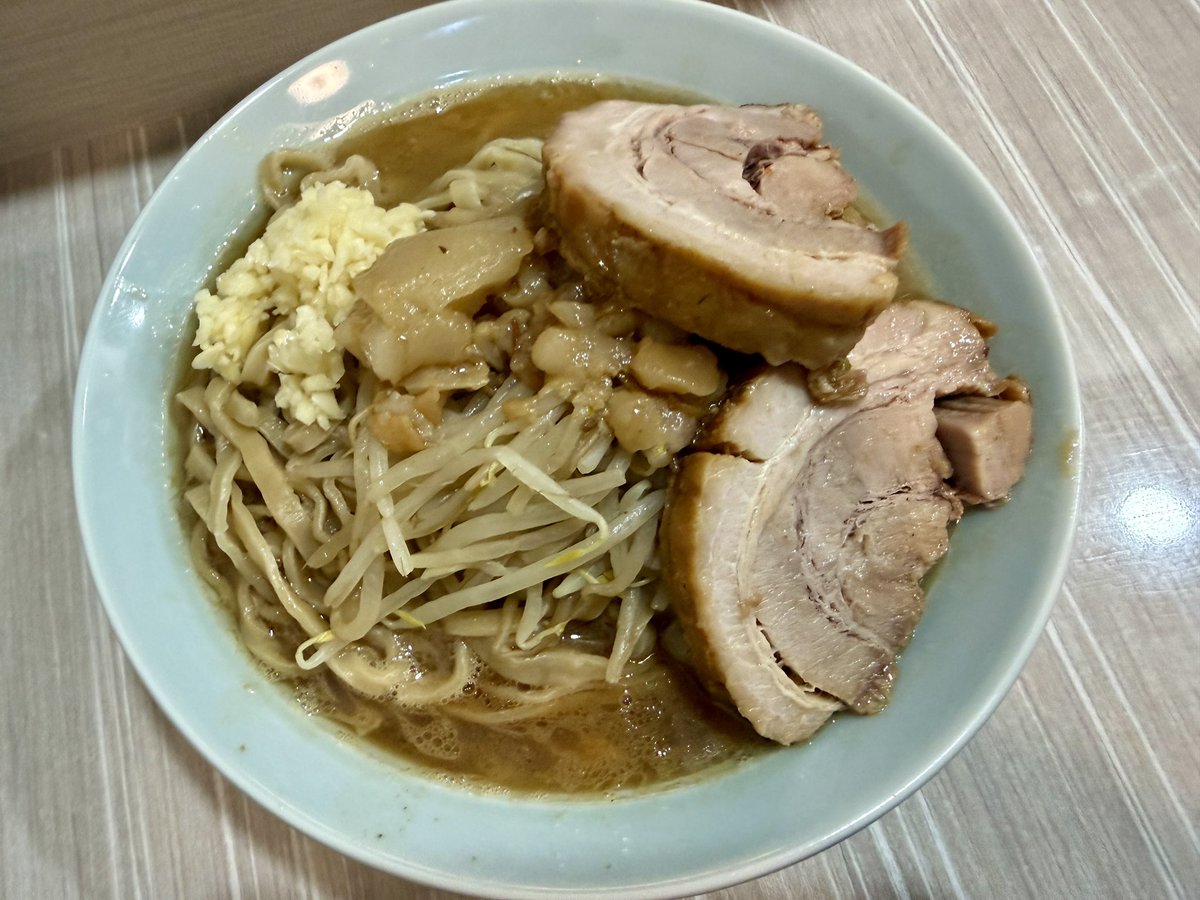 show_i's tweet photo. 会社の最寄りにできた店でラーメンを腹一杯食べて、あまりの満腹感に帰宅と同時に意識飛んでた。 https://t.co/ZiMQxsUvRa