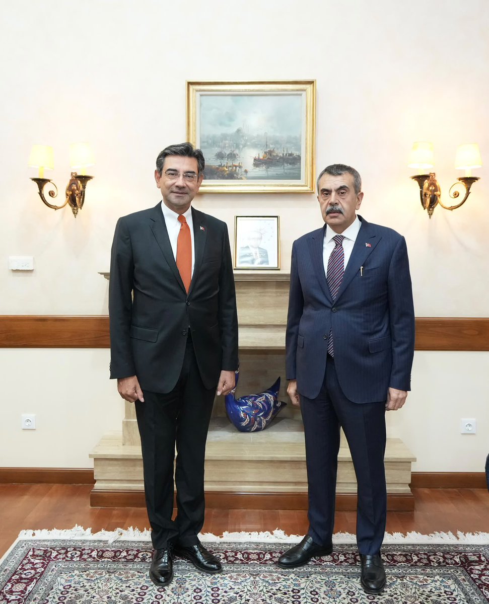 Yusuf__Tekin's tweet photo. 📍Tiflis

Tiflis Büyükelçiliğimizi ziyaret ederek Büyükelçimiz Sayın Mustafa Türker Arı ve çalışma arkadaşlarımızla bir araya geldik.

Türkiye ile Gürcistan arasındaki dostluk ve iş birliğinin güçlenmesine katkı sunan Büyükelçimize ve Büyükelçiliğimiz mensuplarına teşekkür ediyor, çalışmalarında başarılar diliyorum.
