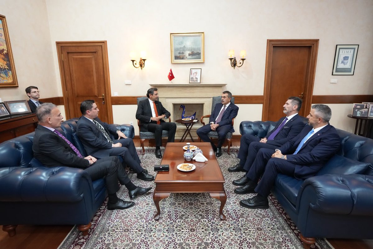 Yusuf__Tekin's tweet photo. 📍Tiflis

Tiflis Büyükelçiliğimizi ziyaret ederek Büyükelçimiz Sayın Mustafa Türker Arı ve çalışma arkadaşlarımızla bir araya geldik.

Türkiye ile Gürcistan arasındaki dostluk ve iş birliğinin güçlenmesine katkı sunan Büyükelçimize ve Büyükelçiliğimiz mensuplarına teşekkür ediyor, çalışmalarında başarılar diliyorum.