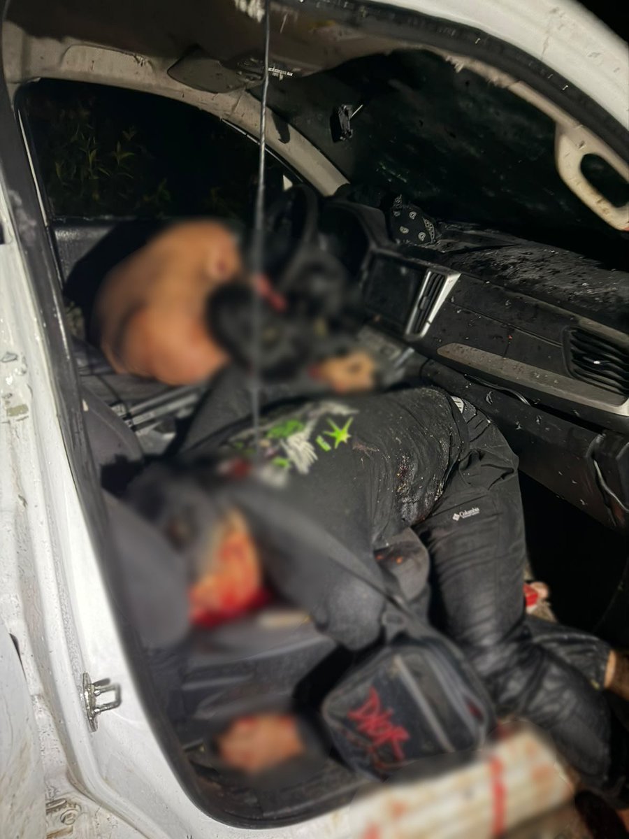 DefensaEc's tweet photo. 🚨 ¡5 TERRORISTAS ABATIDOS POR MILITARES!

El oro ilegal que financiaba a las mafias y sus actividades criminales fue frenado en Orellana. 

➡️ Cinco peligrosos delincuentes de una estructura vinculada a “Los Lobos” y una facción de los Comandos de la Frontera fueron abatidos. https://t.co/AWatKHDqgI