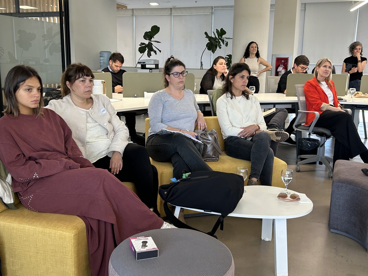 CompCba's tweet photo. Nexo Circular: más conexión entre clusters ♻️
El Cluster de Economía Circular presentó una iniciativa con lógica intersectorial, que busca potenciar la articulación entre actores del ecosistema productivo, usando la IA para identificar oportunidades de innovación aplicada (sigue) https://t.co/CaVrqx3pj6