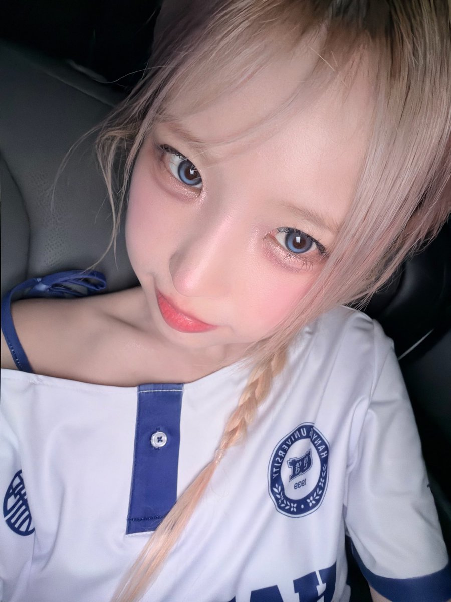 fromis_habread's tweet photo. 송하영 진짜 미쳣지p 존예력뭐야… https://t.co/xb5tOh1Nqu