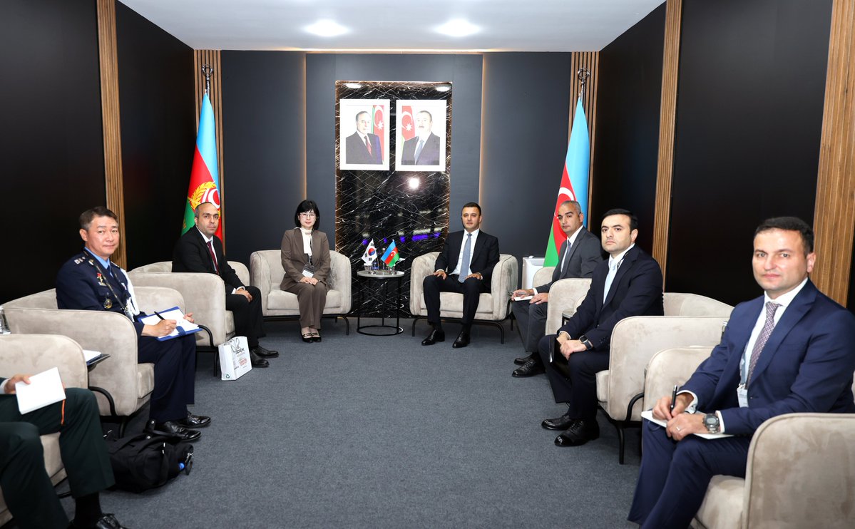 wwwmodgovaz's tweet photo. 🇦🇿 #DirectorGeneral Mr. Agil Gurbanov held a number of meetings with delegations from 🇺🇸 🇷🇴 🇰🇷 attending Azerbaijan International Defence Exhibition #ADEX2026 https://t.co/WY5UyOkVmY