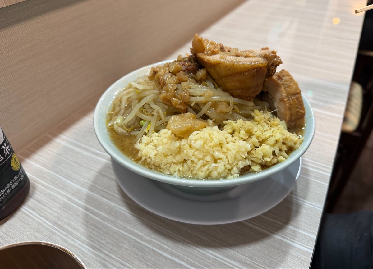 show_i's tweet photo. メカさんはなんか凄いやつ頼んでた。肉塊と黒烏龍茶ありがとやんした🙇‍♂️ https://t.co/6GanV33S6l