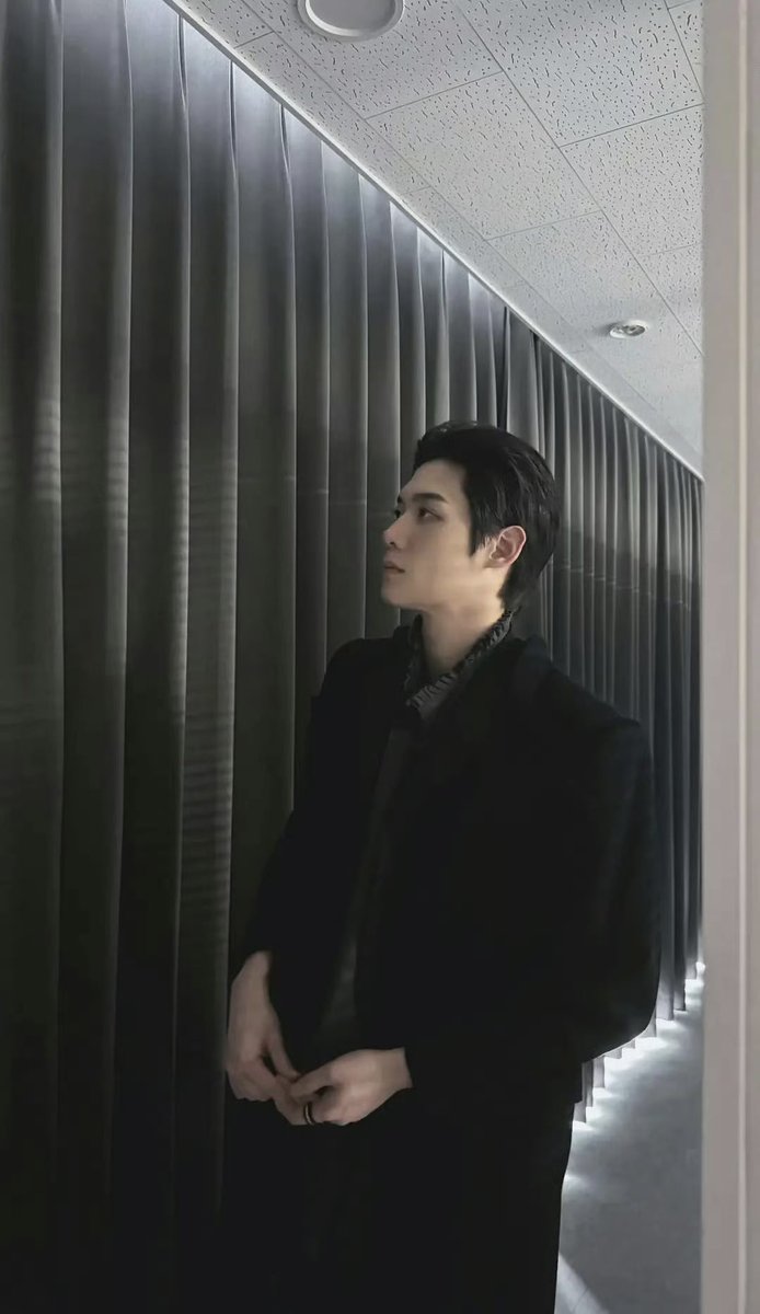 wangdadasn's tweet photo. Let us look forward to those precious moments when Kim Yoon Sik appears at Yohji Yamamoto’s PFW presentation🫶🫶🫶

KIMYOONSIK YOHJIYAMAMOTO SS27

#YohjiYamamotoxKIMYOONSIK
#YohjiYamamoto
#YOONSIKPFWSS27 https://t.co/xDdEpYpT7V