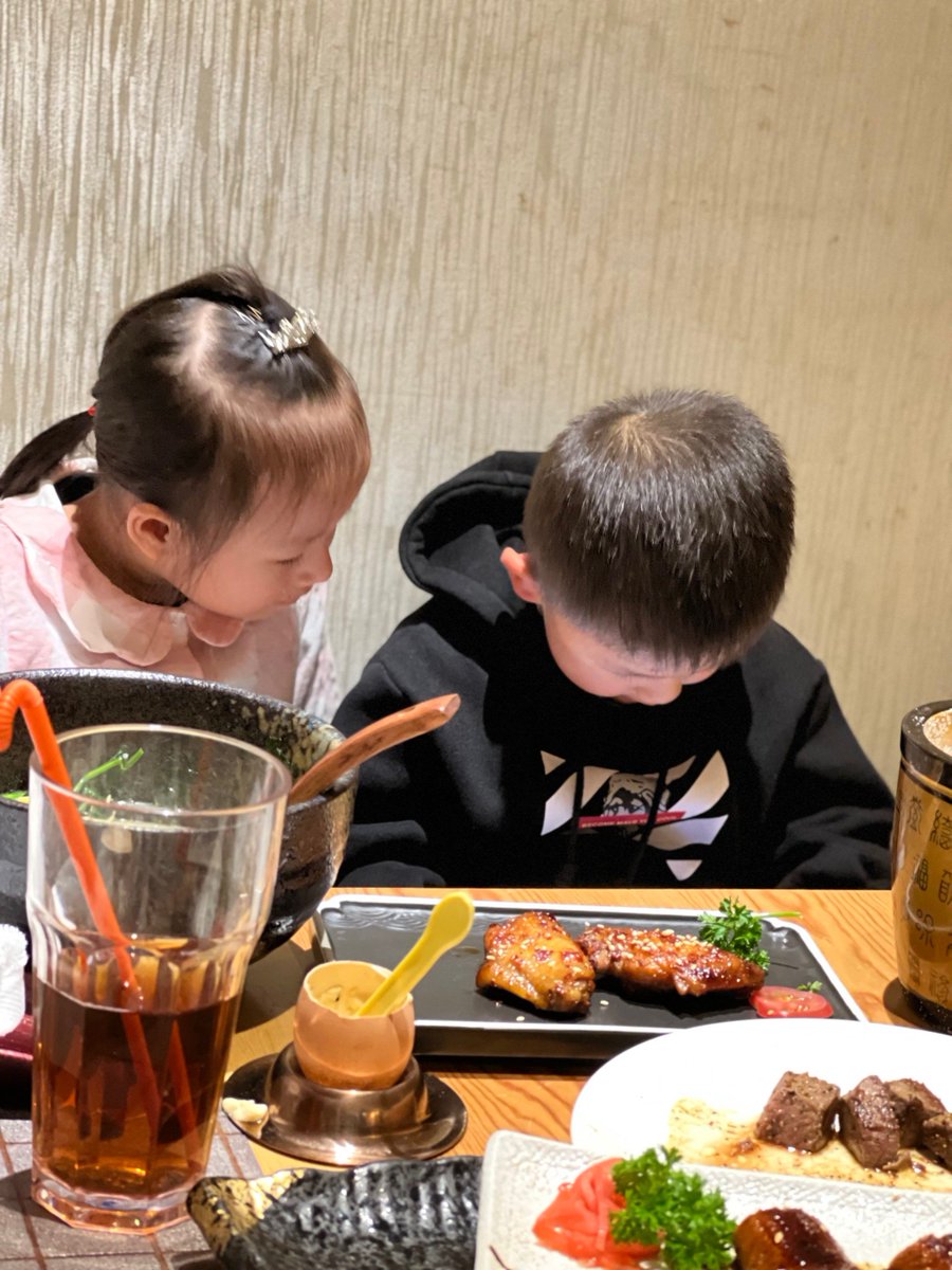 ZoeRobinyjvb's tweet photo. Te encanta el sushi Prueba el nuevo rollo de mango y atún fresco del restaurante japonés del centro Una explosión de sabores tropicales! https://t.co/k0KqBS9A5w