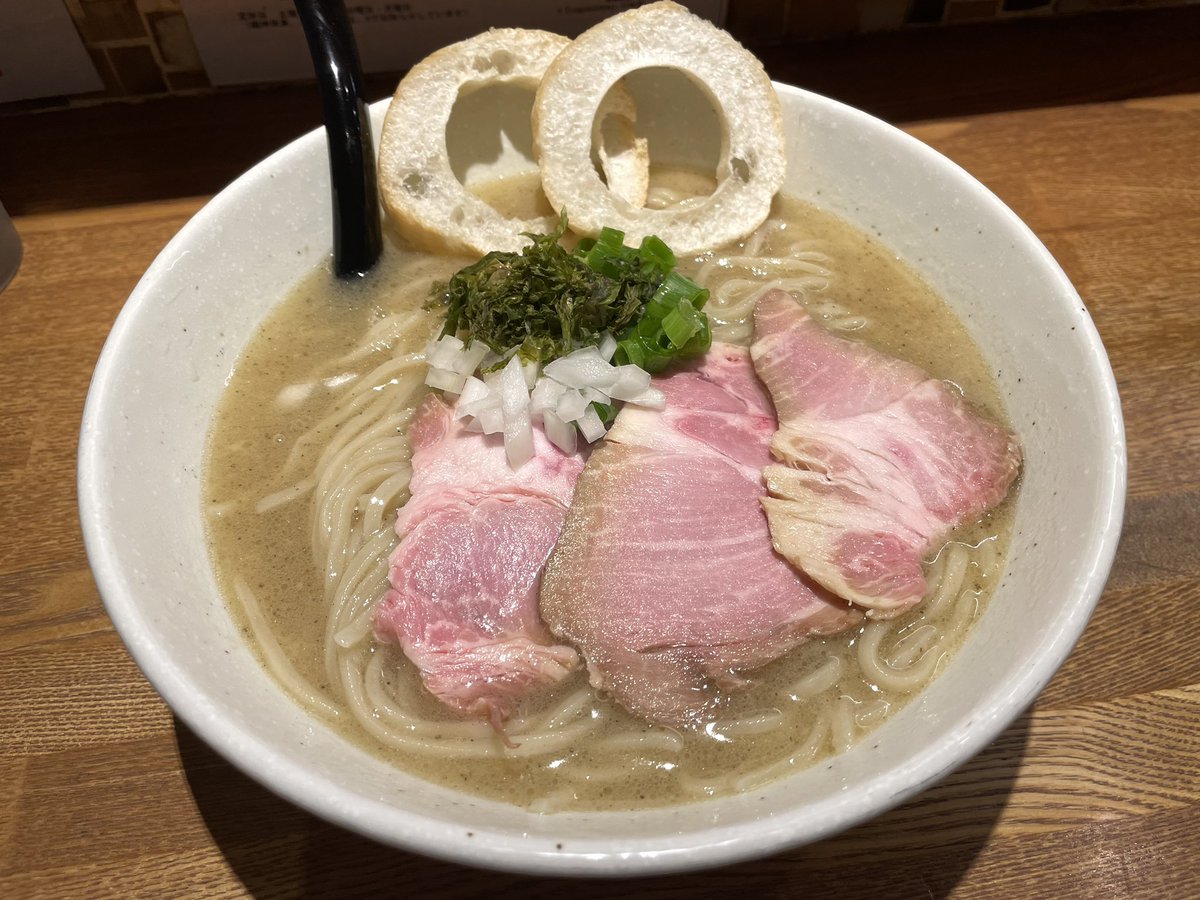 baka1627952's tweet photo. ⭐️⭐️🌙26207🍜 「らーめん専門 和心 武庫之荘店」 さんの『冷やし煮干しらーめん➕チャーシューごはん』です
   煮干しの旨味溢れるスープ🥣はめっちゃクチャ美味い🤤🤤💯💯よく冷やされたモチプリ麺も超絶品🤤🍜ご馳走様でした😋
#冷しラーメン
#らーめん専門和心武庫之荘店 https://t.co/QwkR7HRJtr