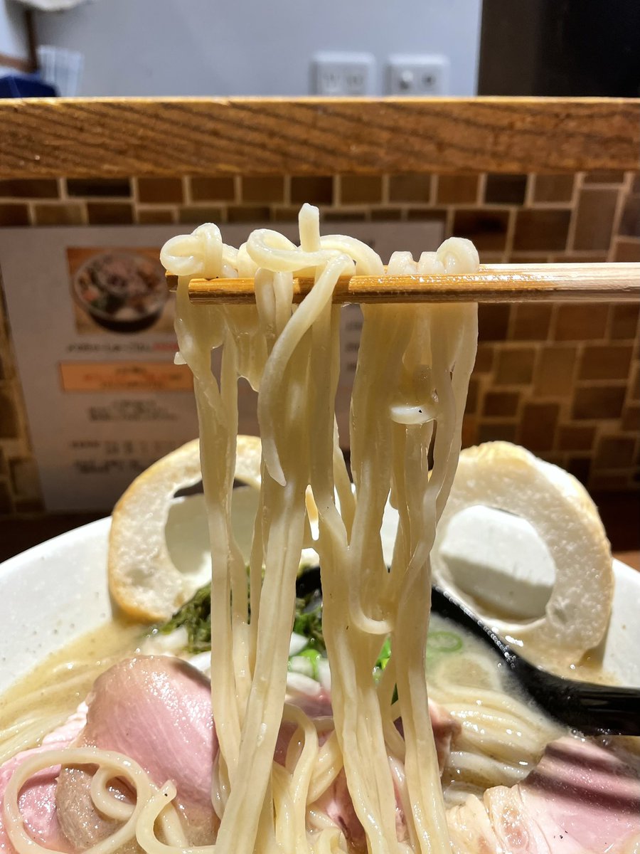 baka1627952's tweet photo. ⭐️⭐️🌙26207🍜 「らーめん専門 和心 武庫之荘店」 さんの『冷やし煮干しらーめん➕チャーシューごはん』です
   煮干しの旨味溢れるスープ🥣はめっちゃクチャ美味い🤤🤤💯💯よく冷やされたモチプリ麺も超絶品🤤🍜ご馳走様でした😋
#冷しラーメン
#らーめん専門和心武庫之荘店 https://t.co/QwkR7HRJtr