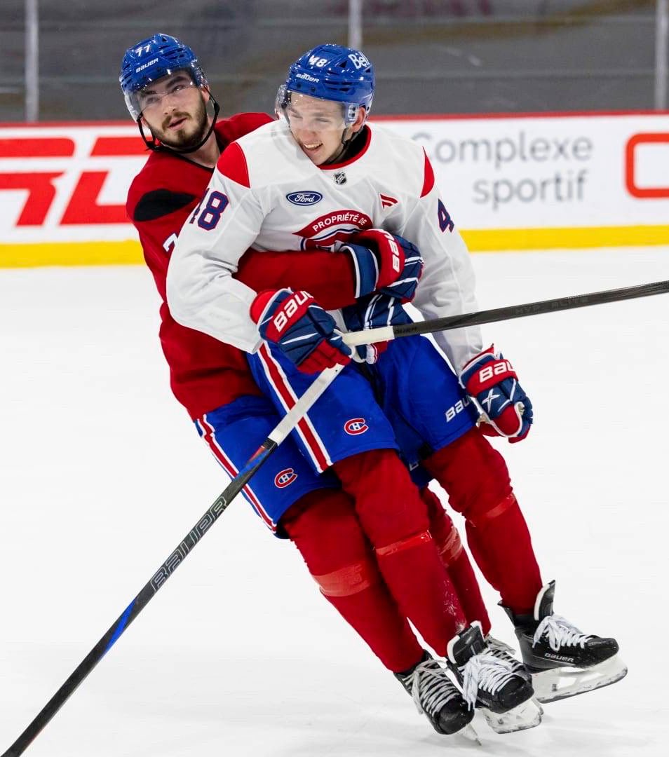 feiprofiel's tweet photo. most scoopable little guy ever and still somehow one our team’s most dangerous on the ice😭 https://t.co/3PTq7NbqkZ