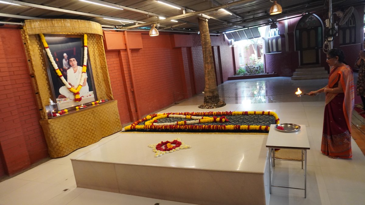 saipathamshirdi's tweet photo. Sri Sainathuni Sarath Babuji #Sannidhanam #02Oct2026
#Saipatham #SriBabuji #Shirdi
https://t.co/fdXtGr3alD https://t.co/UYc1FwlNPL