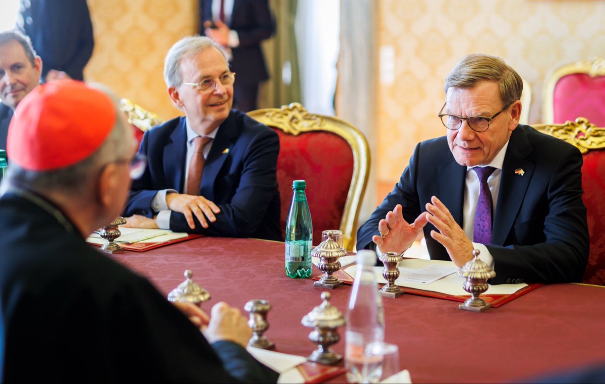 ReligionBund's tweet photo. Mit @AussenMinDE 🇩🇪 und Kardinalstaatssekretär Parolin + #Vatikan-Außenminister Gallagher dafür geworben, dass Russland 🇷🇺 lebenswichtige Getreidelieferungen aus Ukraine und Schwarzmeer zulässt. Gemeinsame Sorge über Angriffe auf #Religionsfreiheit durch Gruppen in #Nigeria /1 https://t.co/fkWzA5vv2s