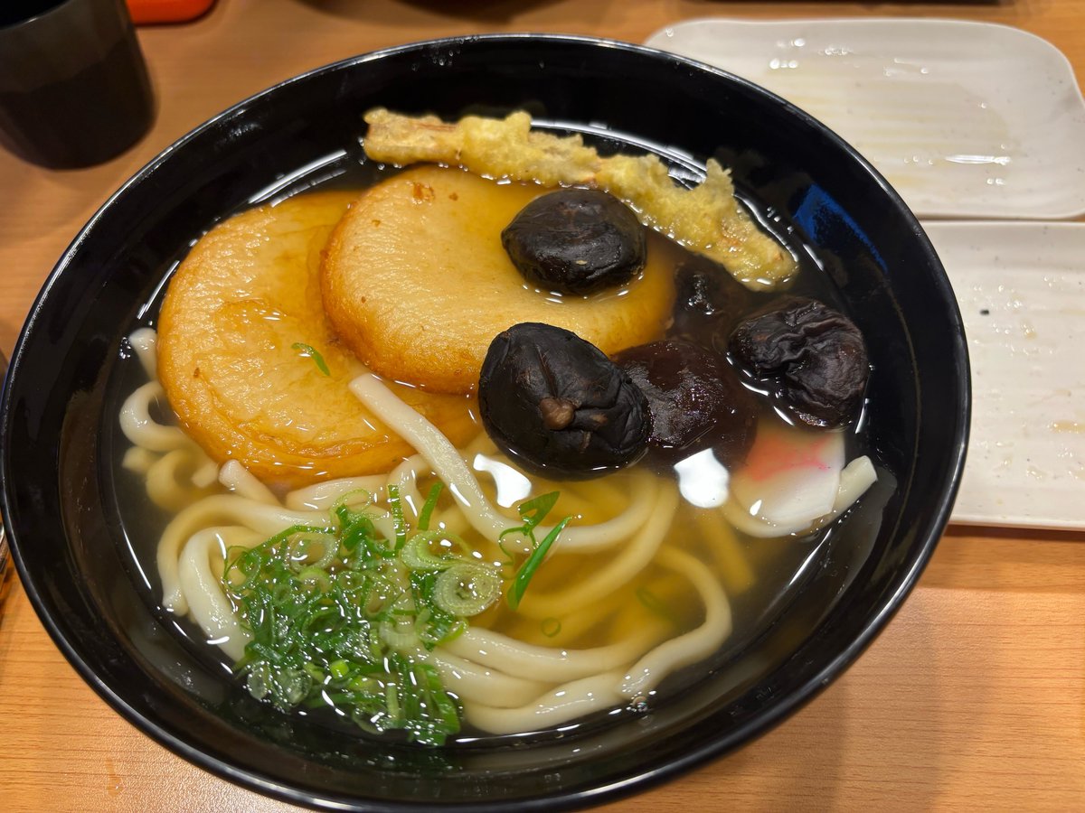 amazarl's tweet photo. 資さんうどん美味〜！ https://t.co/6opk1x3r0r