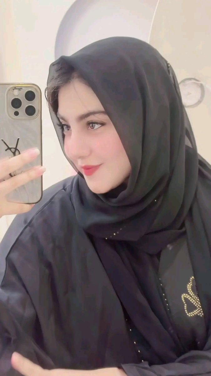 o7lw3's tweet photo. لَا تَـضَـعْ عِـطْـرًا وَنَـحْـنُ عَـلَىٰ مَـوْعِـدٍ
تَـعَـالَ بِأَنْـفَـاسِـكَ فَـقَـطْ.. 🥰🥀 https://t.co/Ota2nsYQMo