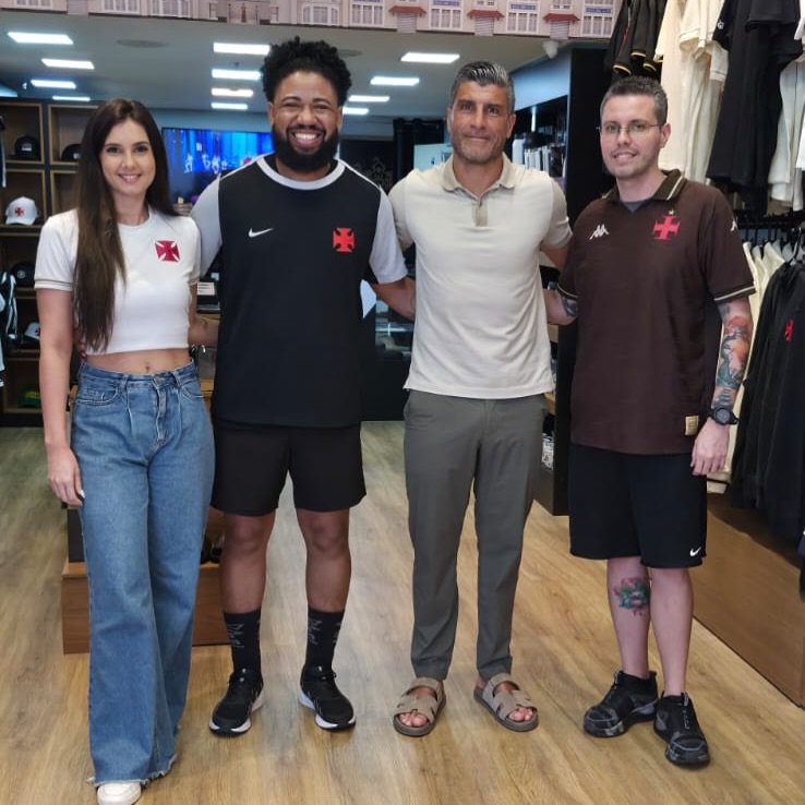 NewsAlmirantee's tweet photo. Pedro Emanuel, Gabriel Pereira e Colidio estiveram na loja Gigante da Colina do Barra Shopping ontem. 💢 https://t.co/1mTFUiMyjh