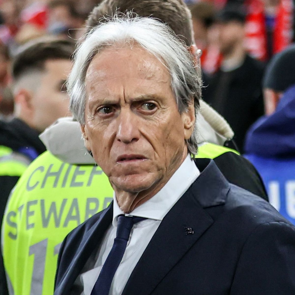 lnstantFoot's tweet photo. 🚨 MISSION RÉCONCILIATION : LA FÉDÉRATION PORTUGAISE TENTE DE RÉUNIR CR7 ET JORGE JESUS ! 🇵🇹🤝🔥

Le président de la FPF, Pedro Proença, refuse de voir la légende quitter la Seleção par la petite porte et veut organiser une rencontre de la dernière chance !

Une réunion est prévue après la trêve pour tenter de recoller les morceaux. Le sélectionneur Jorge Jesus se serait déjà dit ouvert à la discussion. 🗣️🗓

L'objectif n'est pas une réintégration immédiate, mais d'apaiser les tensions à moyen terme pour offrir une fin de carrière internationale digne de ce nom au quintuple Ballon d'Or. 👑🕊️

🗞️ @marca / @cmjornal