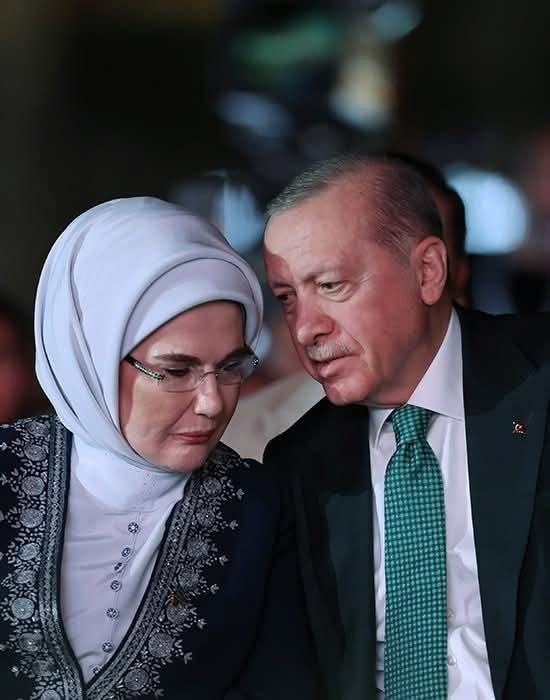 fikretsarolu8's tweet photo. Ahlaksızlıkların, haksızlıkların, hukuksuzlukların, adaletsizliklerin, hırsızlıkların tavan yaptığı, 'SÜLALE DEVRİNDE, zenginlerin FONU'na, emeklilerin ve dargelirlilerin DONU'na kadar soyulduğu 25 YILIN özetini yaşıyoruz. https://t.co/doSxIncGL6