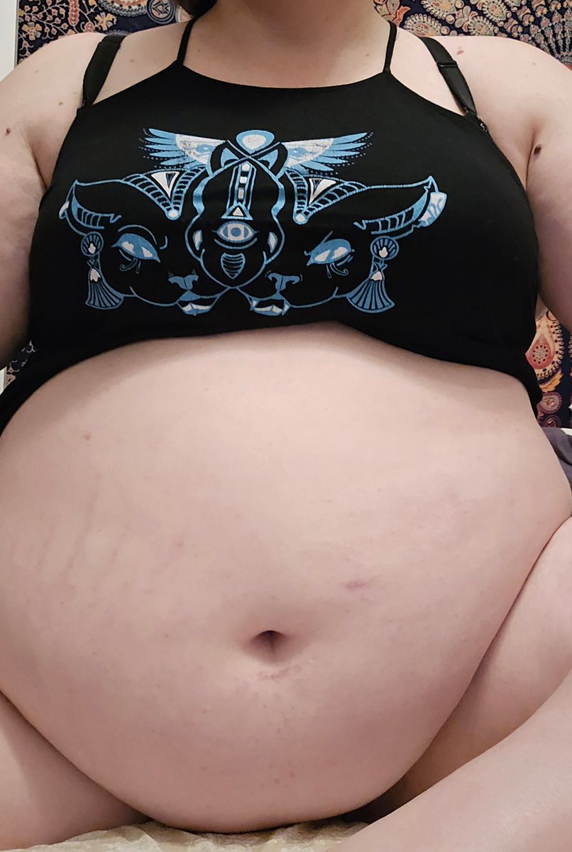 bbwleopard's tweet photo. Just hanging out on my bed after a shower https://t.co/XqIVCyh1xx